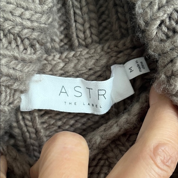 ASTR REVOLVE Taupe Brown Cable Knit Turtleneck Cropped Sweater, Size M - Picture 2 of 15